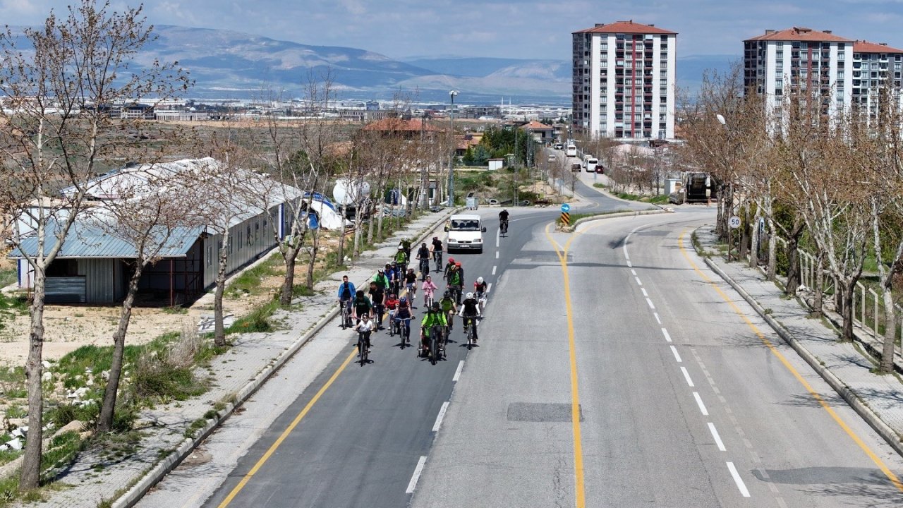 Yeşilyurt Belediyesi’nden baharın gelişine pedallı kutlama
