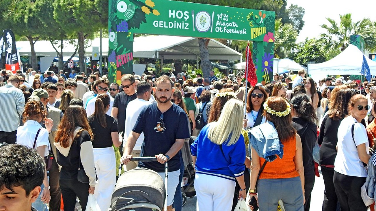 Alaçatı Ot Festivali, esnafın ve turizmcilerin yüzünü güldürdü