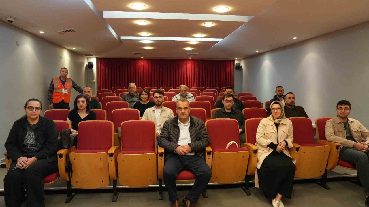 Sınavı geçen belgesini aldı