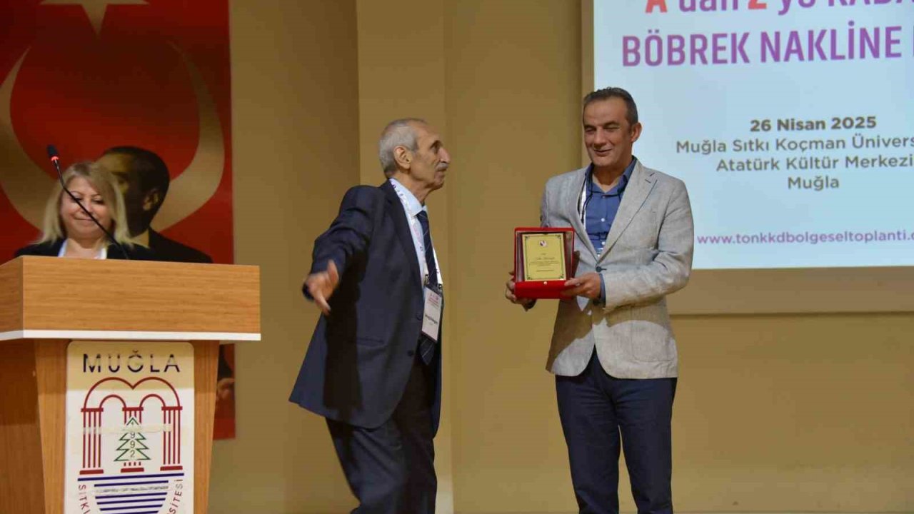 Dr. Fatih Kacıroğlu’na anlamlı ödül