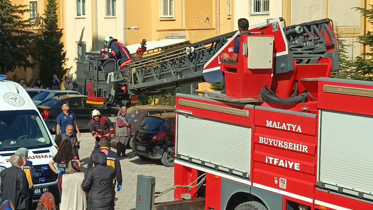 Malatya’da 7 katlı binada yangın paniği