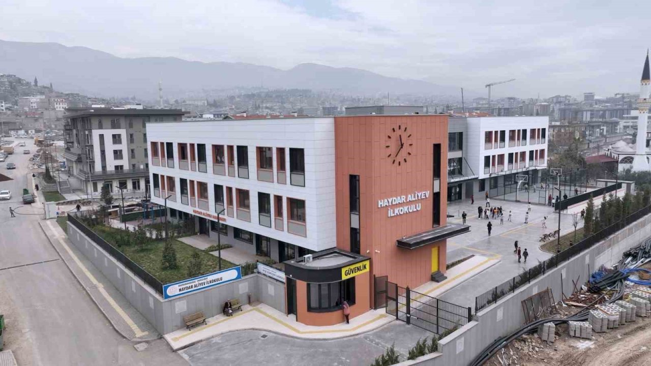 Bakan Kurum: "Afetlere dirençli, çocuklarımız için güvenli bir okul inşa ettik"