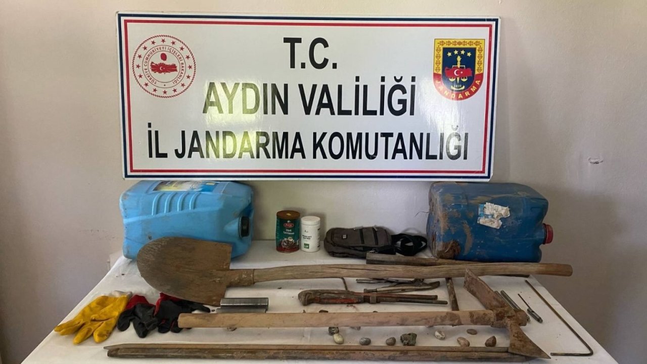 Kaçak kazı yapan define avcıları suçüstü yakalandı