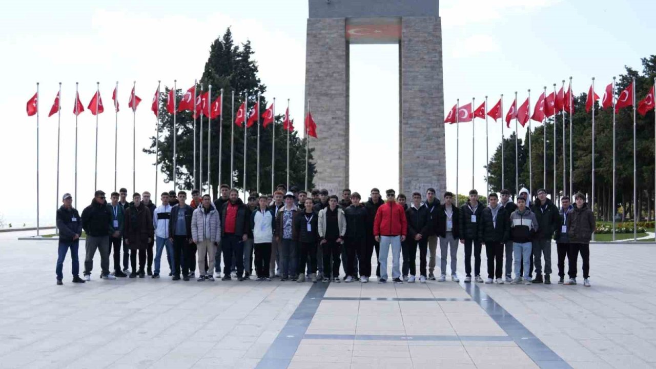 Balıkesirli gençler, Çanakkale’de tarihin izinde yolculuk yaptı