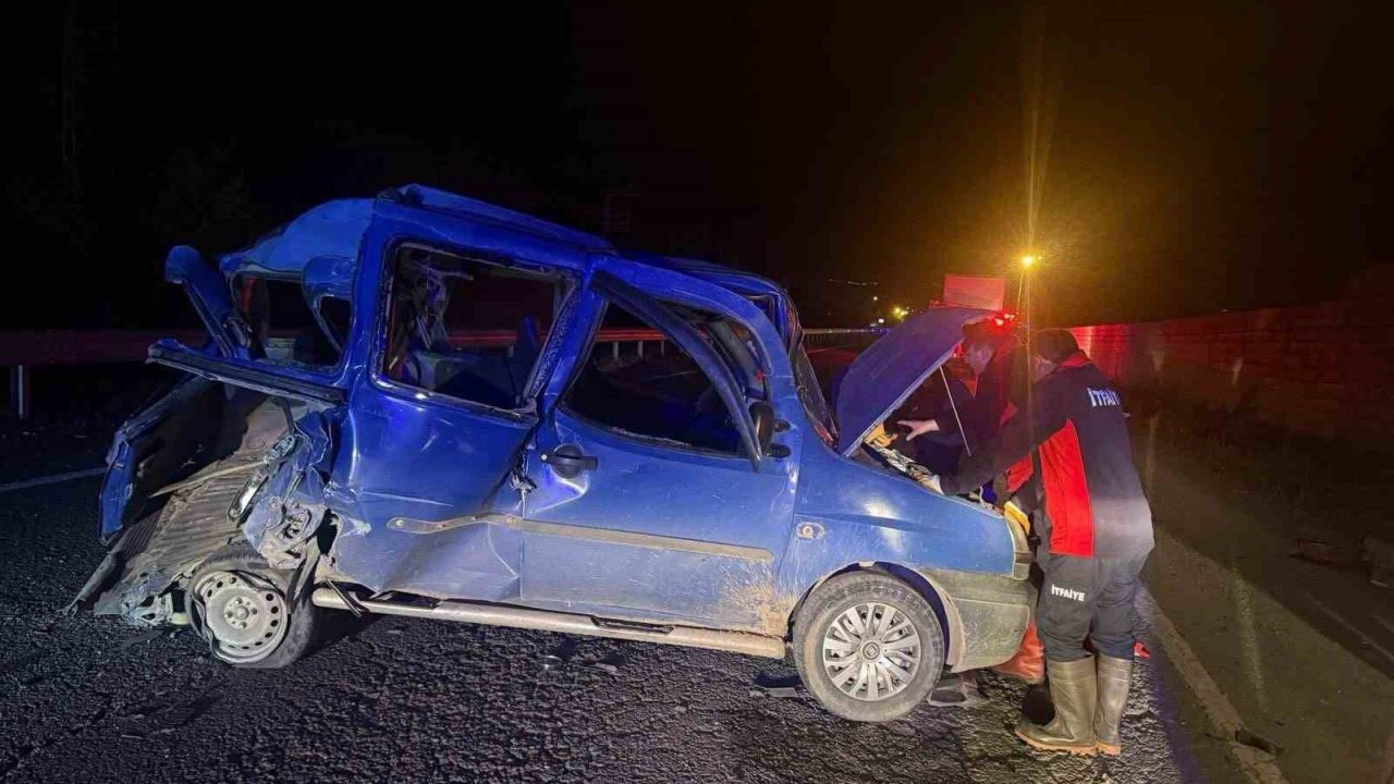 Iğdır’da Tır otomobile arkadan çarptı