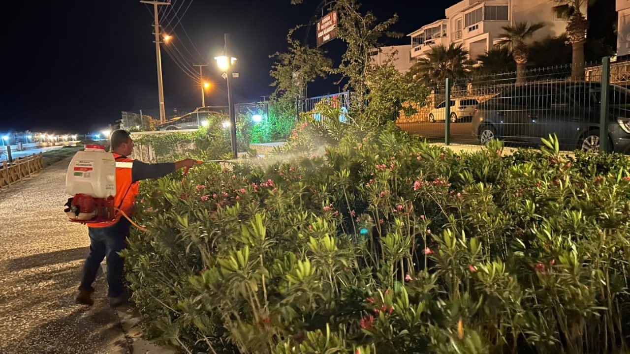 Belediye ekiplerinden gece mesaisi