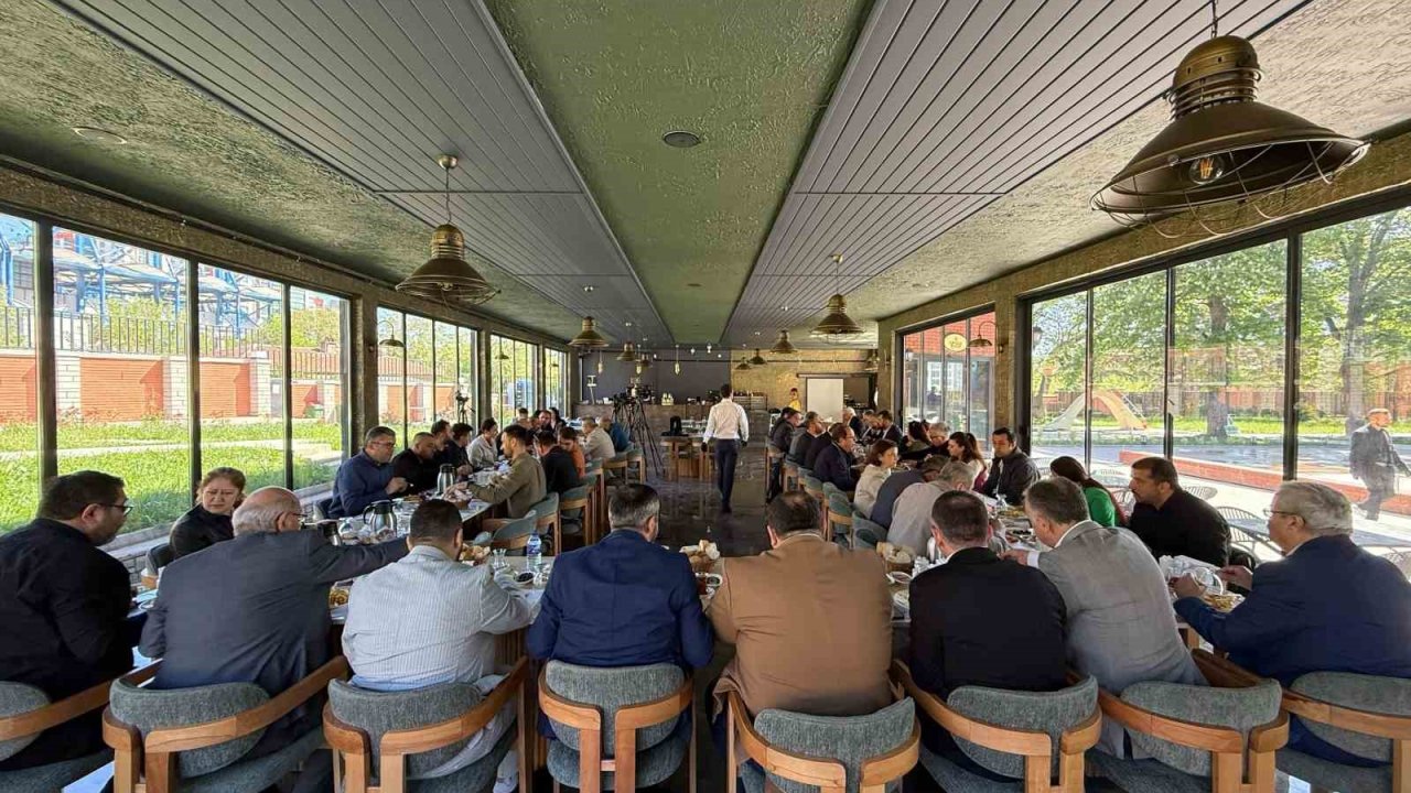 Başkan Çetinkaya: "Bir yandan borçları çeviriyorum bir yandan da yeni hizmetler üretiyorum"