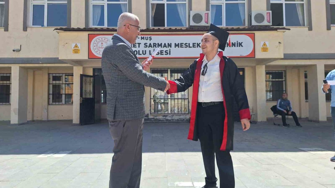 Muş’ta mezuniyet sevinci