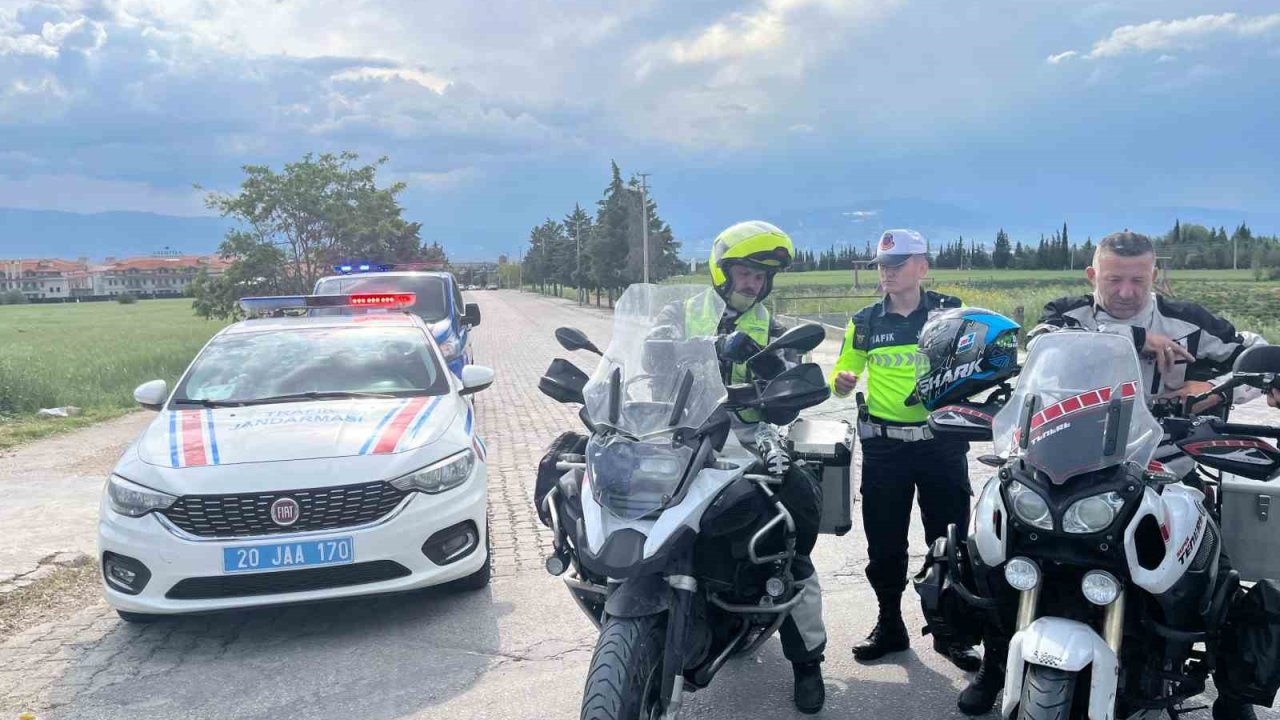 Motosiklet kazalarına dikkat çeken jandarmadan ’Bir Kural, Bir Ömür’ denetimleri