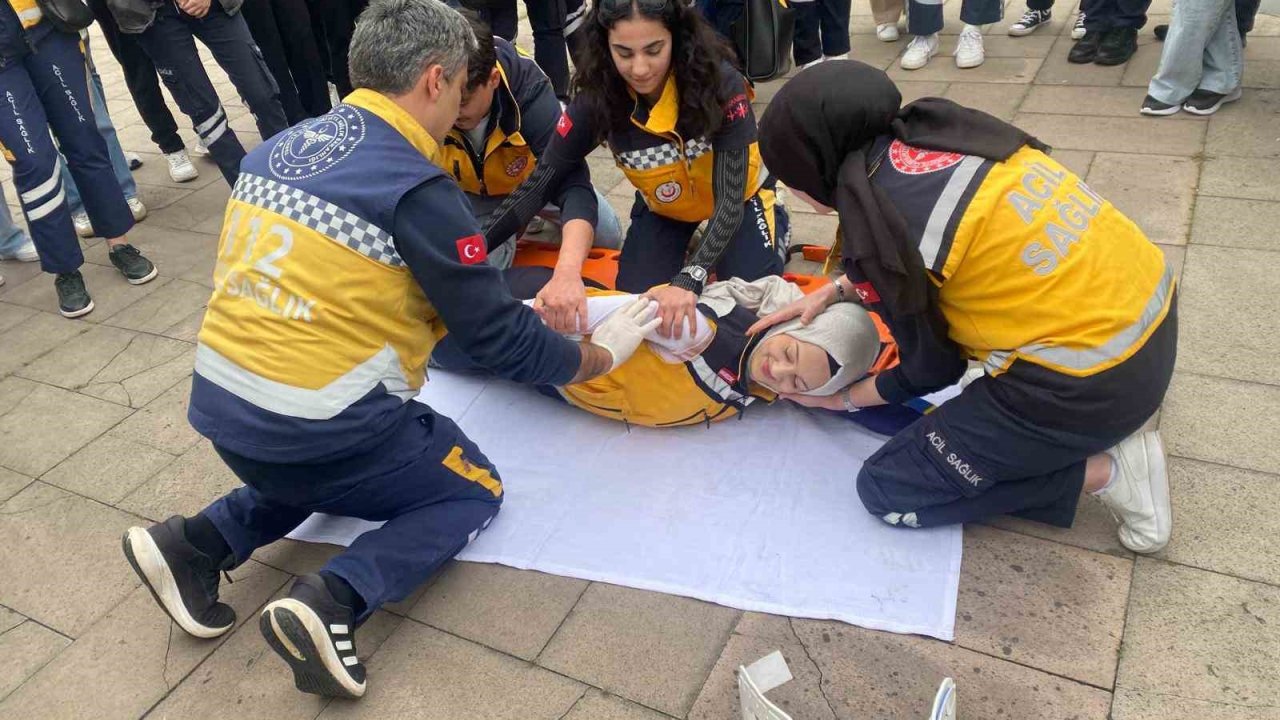 Geleceğin sağlıkçılarına UMKE tanıtıldı