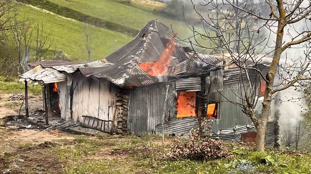 Ordu’da yaşlı adamın evi, çıkan yangında küle döndü