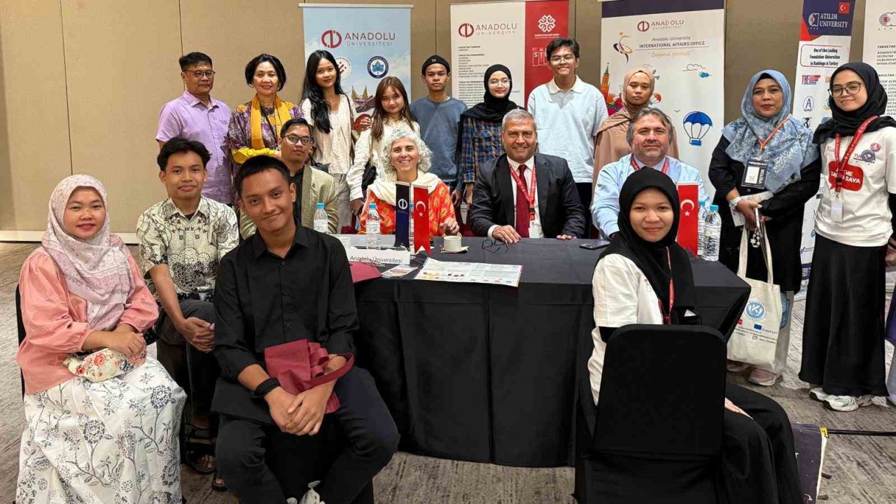 Anadolu Üniversitesi, Türk Üniversiteleri Eğitim Fuarı’na katıldı