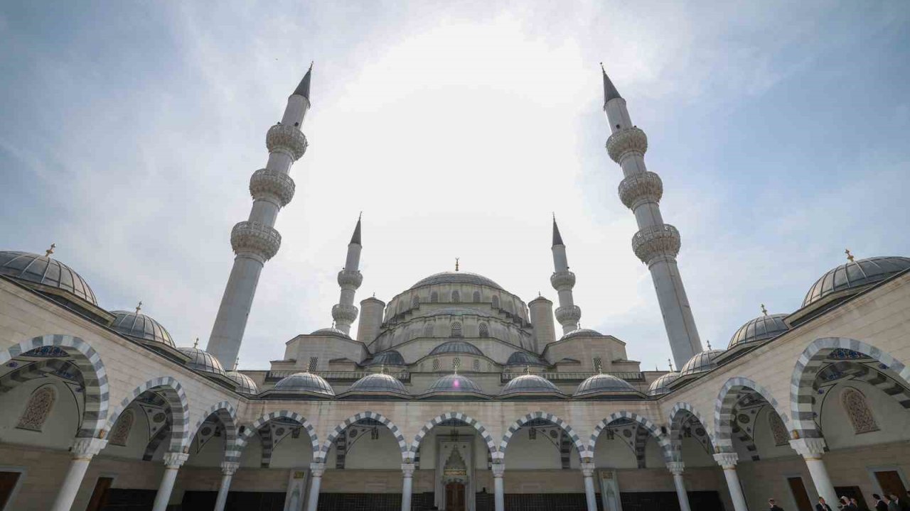 TBMM Başkanı Kurtulmuş, Kırgızistan’da Bişkek Kırgız-Türk Dostluk Devlet Hastanesi’ni ziyaret etti