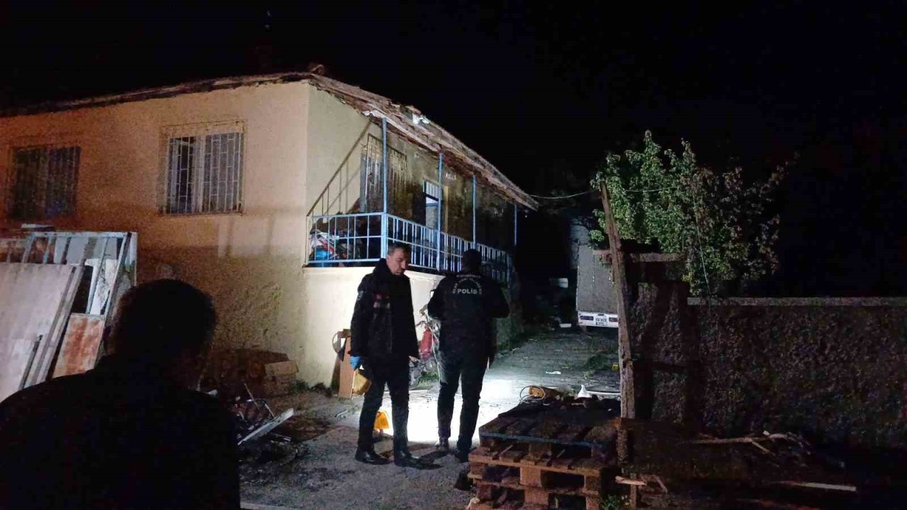 Evinin önünde tabancayla vurulan şahıs yaralandı