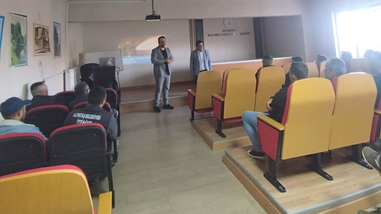 Altıntaş’ta kamu personeline "İtfaiyecilik, Yangın Önleme ve Söndürme" kursu