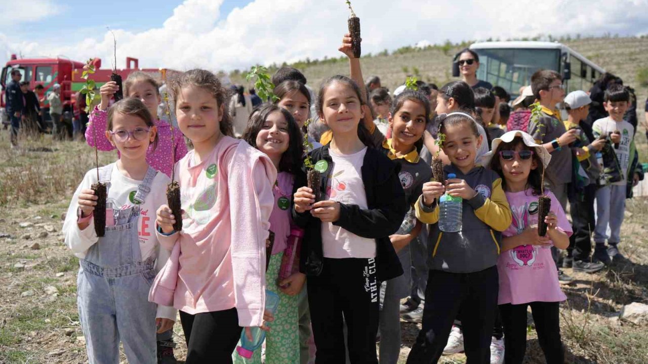 Erzincan’da  fidan dikme şenliği düzenlendi