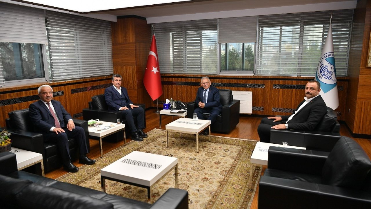 Başkan Büyükkılıç, kente katkı sağlayan misafirlerini makamında ağırladı