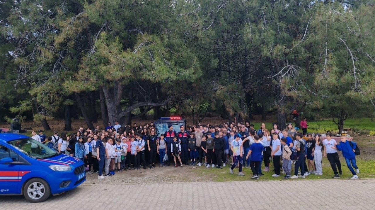 Jandarma personeli öğrencileri bilgilendirdi