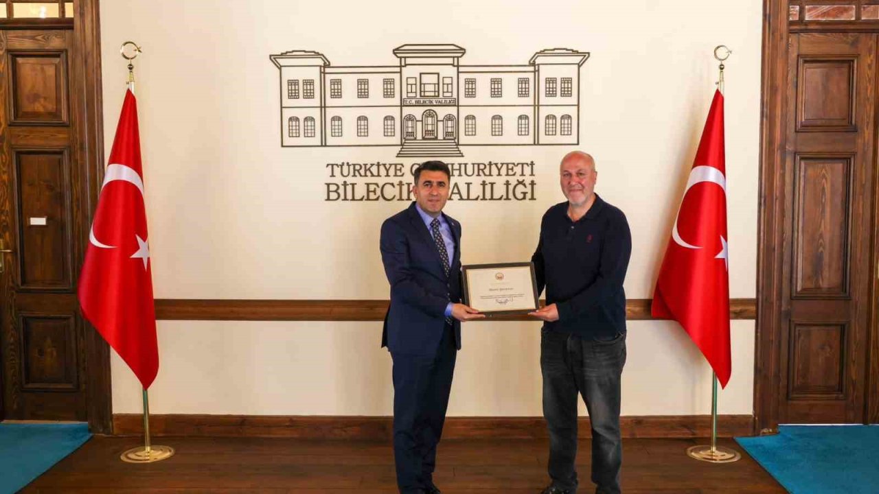 Her gün çöp topluyordu, Vali Aygöl teşekkür belgesi takdim etti