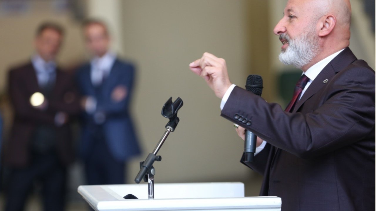 Başkan Çolakbayrakdar: "Belediyede her bir çalışanın sendikası, ‘Ahmet Çolakbayrakdar’dır"
