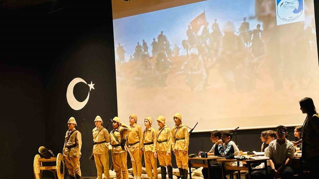 &quot;Bir Destandır Kut’ül Amare&quot; oyunu tiyatroseverlerle buluştu