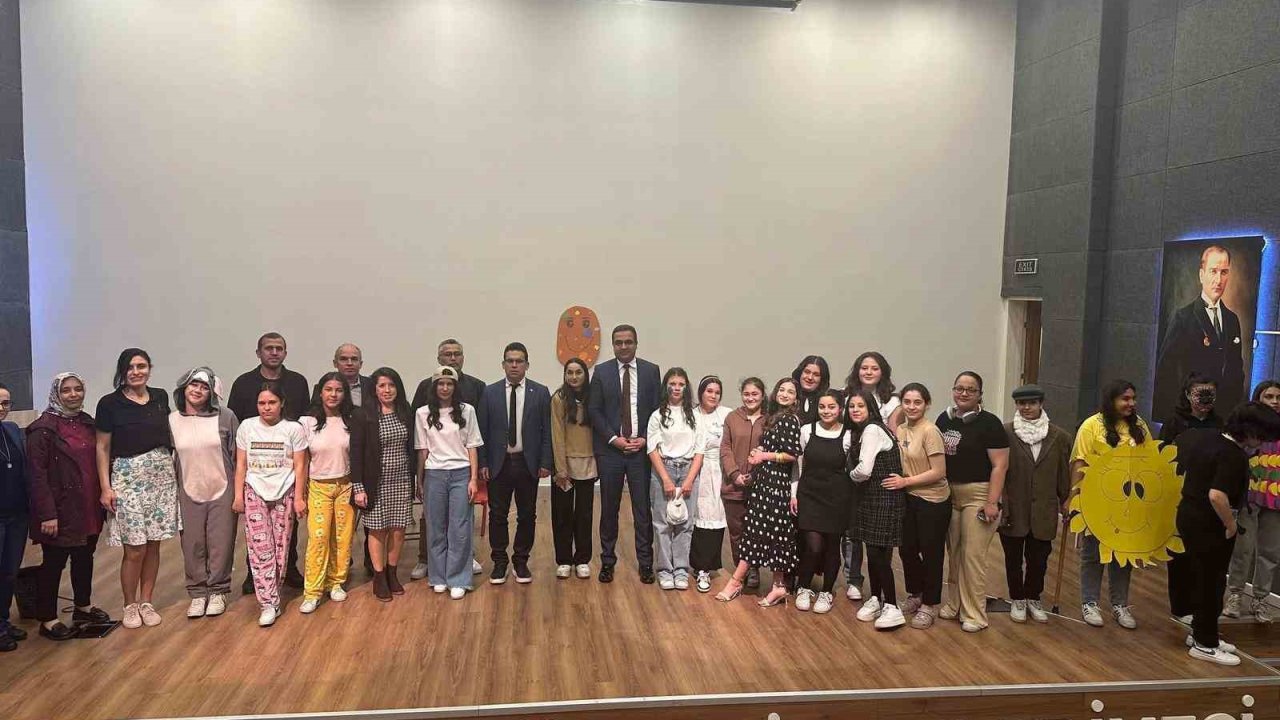 Liselilerin müzikli drama oyunu ilgi gördü