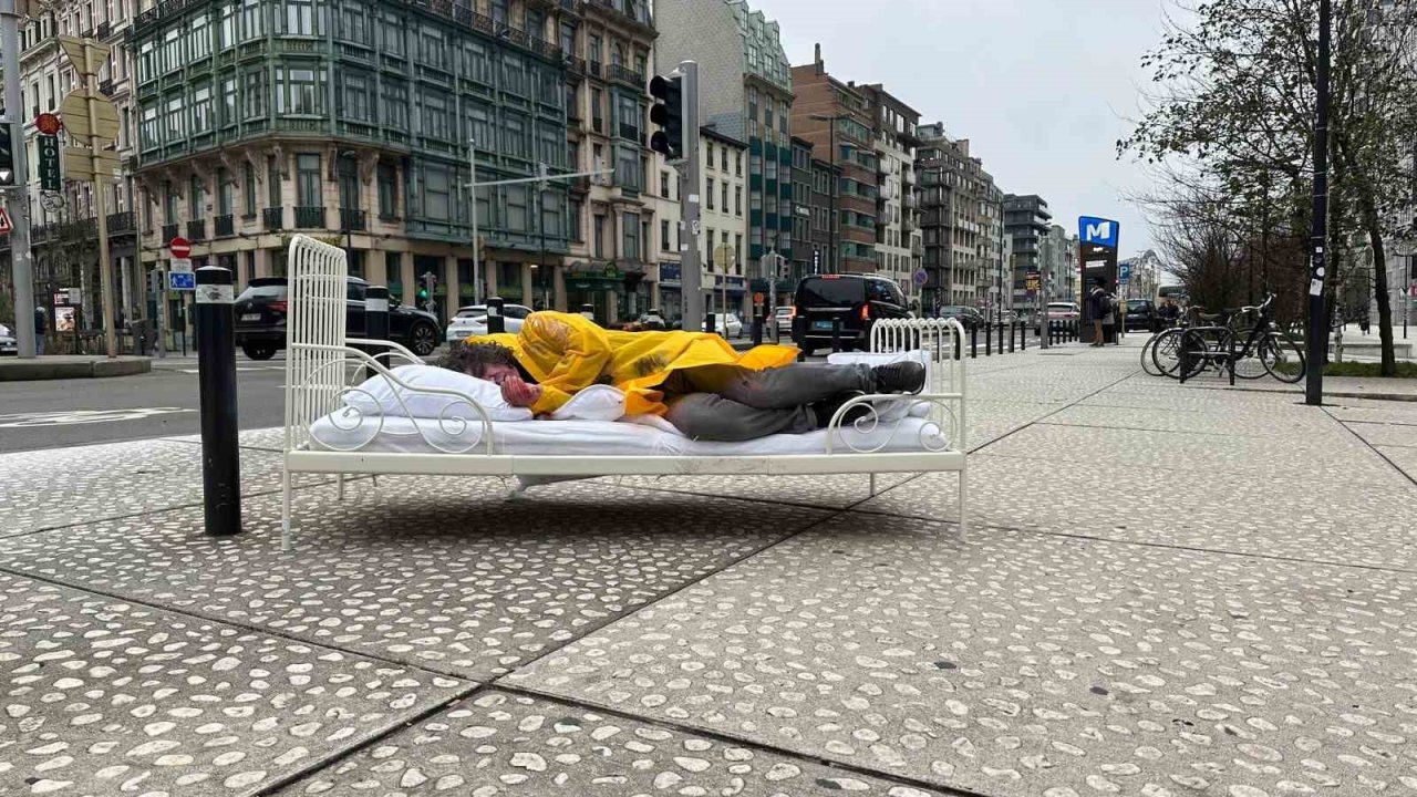 Profesörden Brüksel’de "göç" performansı