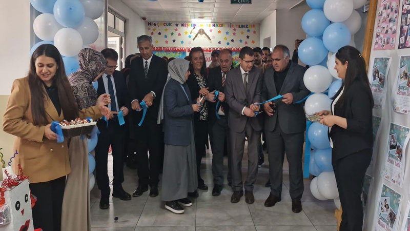 Kars'ta "Annemin Eli Benim Elim" Projesiyle Minikler ve Anneler El Ele