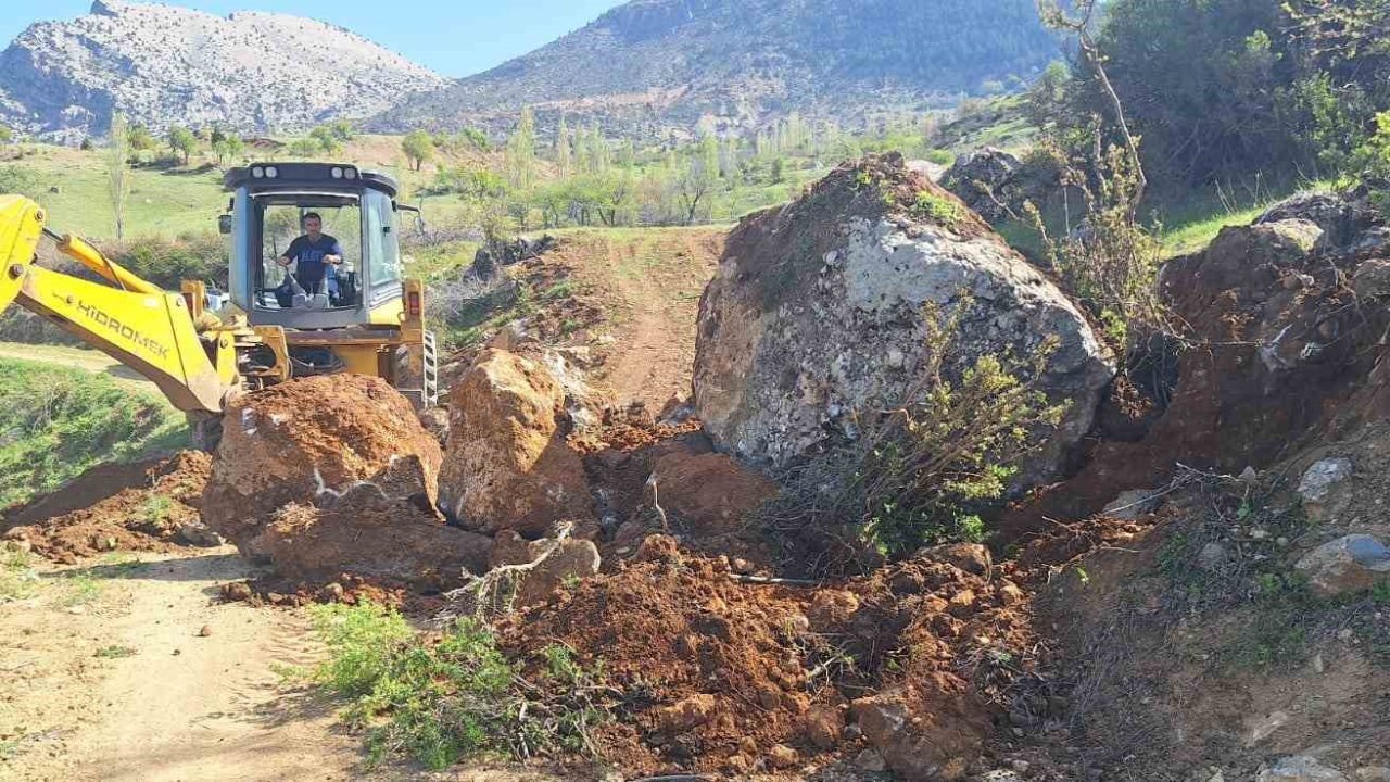 Onikişubat’ta yol çalışmaları