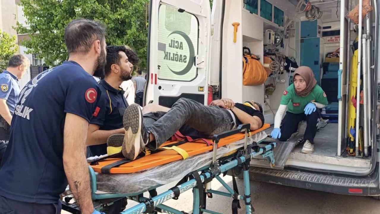 Otomobil ile motosiklet çarpıştı: 2 yaralı