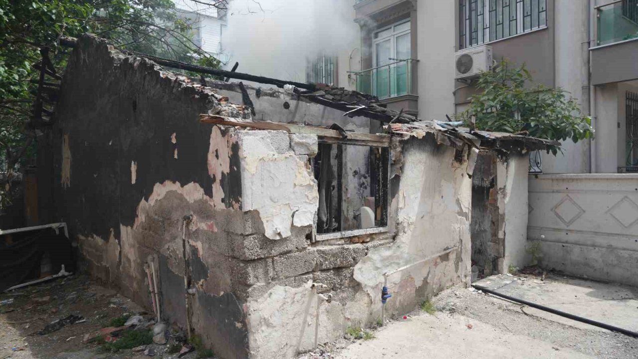 Antalya’da metruk binada korkutan yangın
