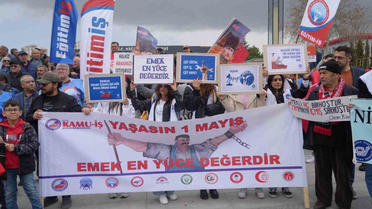 Niğde’de 1 Mayıs’ı halaylar çekerek kutladılar