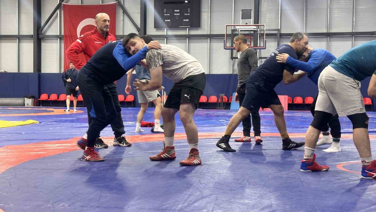 Türkiye İşitme Engelliler Güreş Milli Takımı, Yalova’da kampa girdi