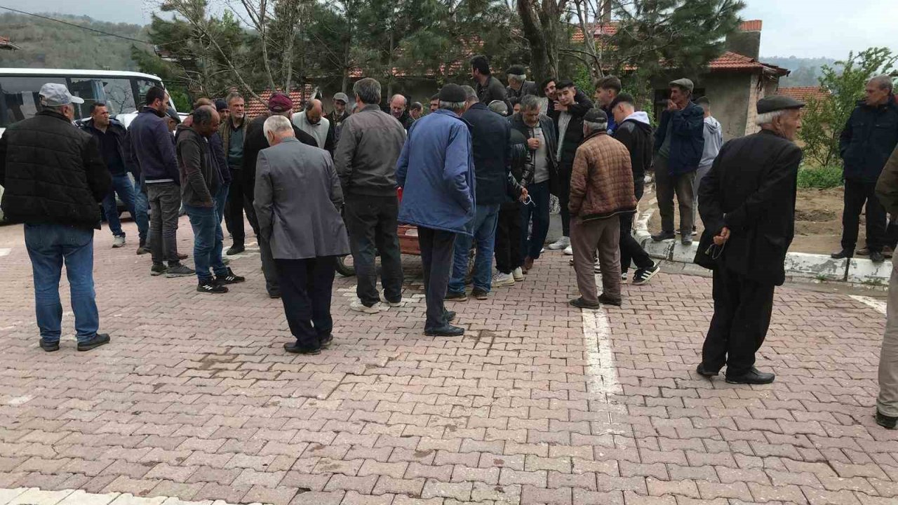 Artçı sarsıntıların devam ettiği Simav Yemişli köyünde halkın tedirgin bekleyişi sürüyor