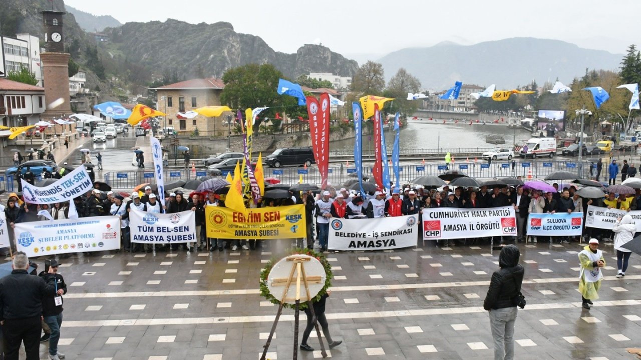 Amasya’da yağmur altında 1 Mayıs kutlaması