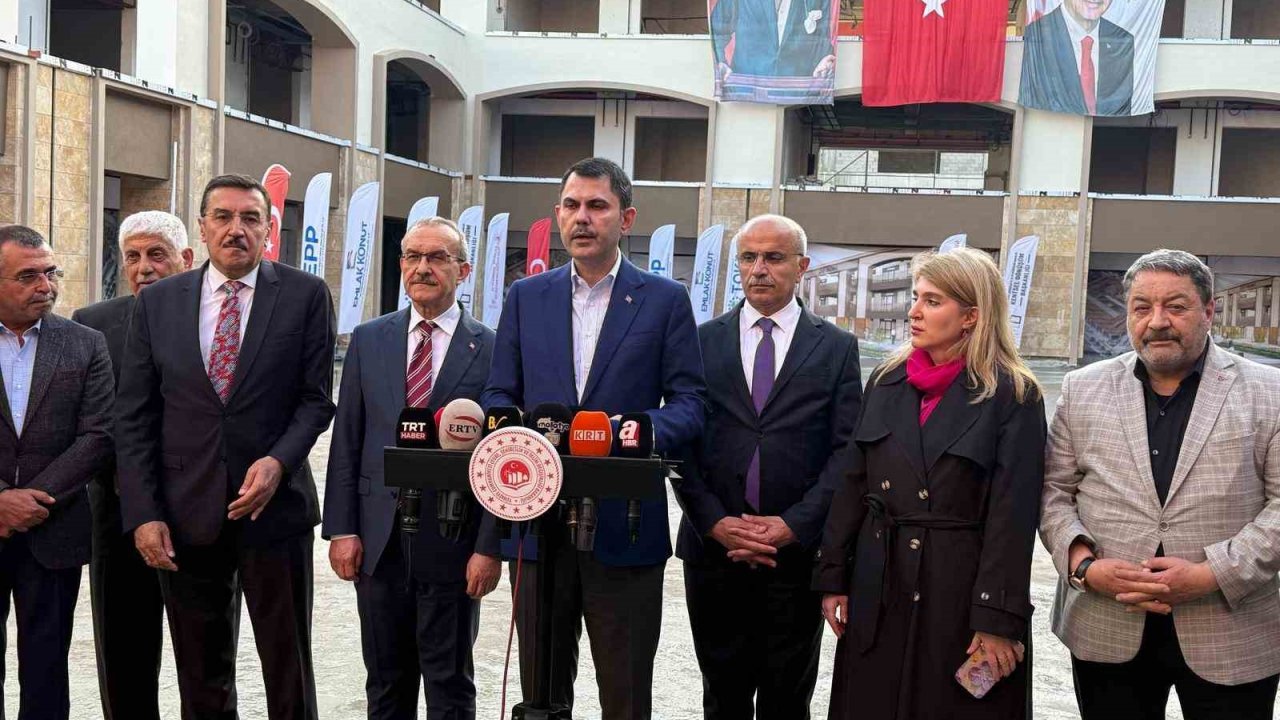 Bakan Kurum, Malatya’da Bakırcılar Çarşısı şantiyesini ziyaret etti: "Yıl sonuna kadar 453 bin yeni konut ve iş yerini teslim edeceğiz"