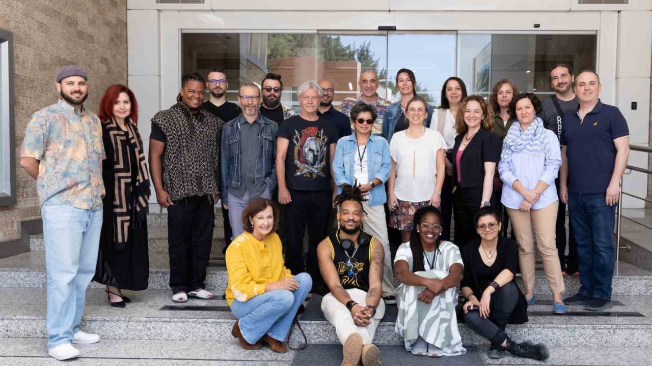 Karayipli sanatçılar İzmir’de öğrencilerle buluştu