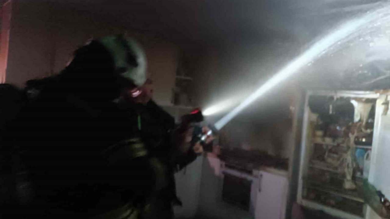 Evin mutfağı yangında kül oldu