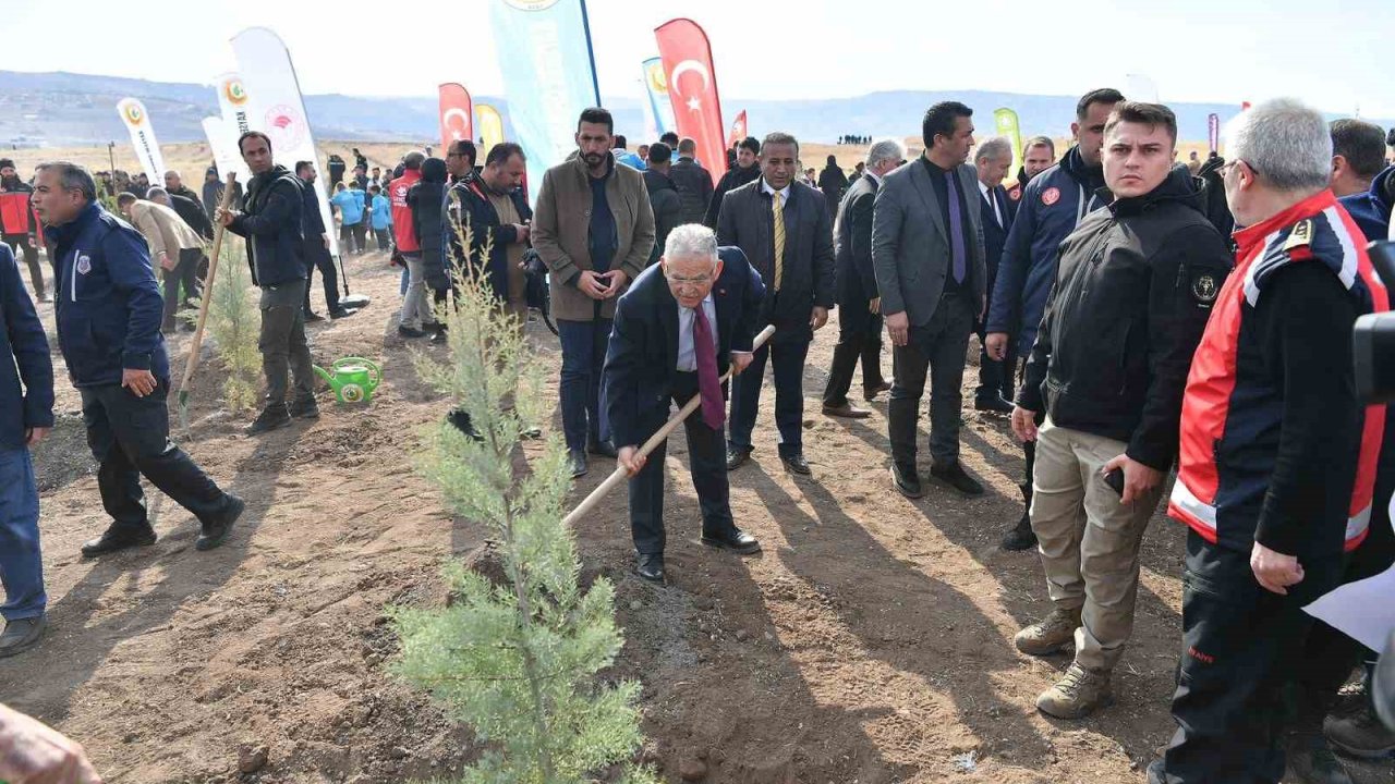 Büyükşehirden 6 yılda 750 bin fidan ile Kayseri’ye ’yeşil’ katkı