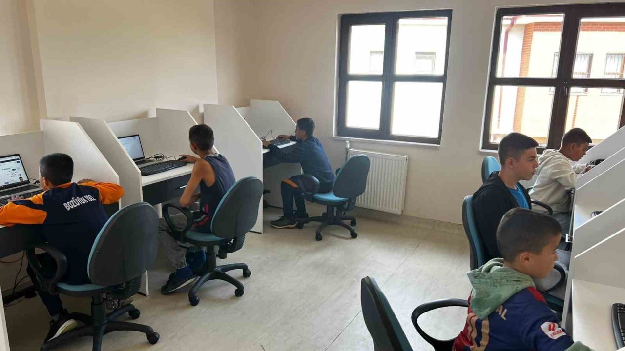 Bozüyük Çocuk Evleri Sitesi’nde ’Bilgisayar sınıfı’ kazandırıldı
