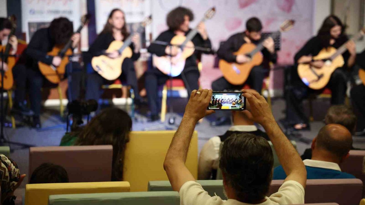 İsmail Baha Sürelsan Konservatuvarı’ndan "Gitar Orkestrası Konseri"