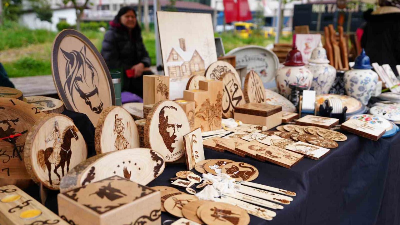 Bu sokakta üretim var emek var sanat var