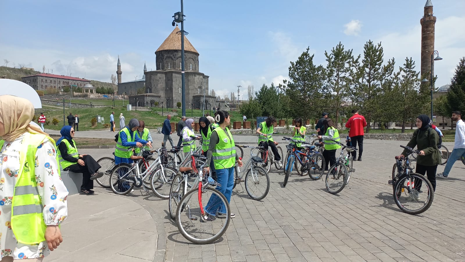 Kars'ta pedallar sağlıklı yaşam için çevrildi