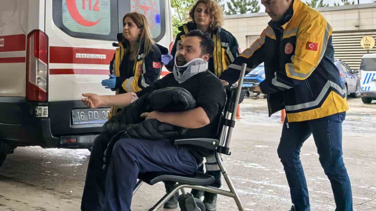 İnegöl’de yağışta kayan otomobil kamyona çarptı: 1 yaralı