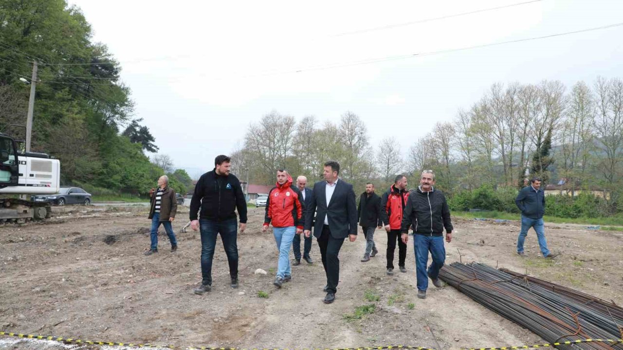 Akyazı’da 4 mahallede spor tesisi çalışmaları başladı