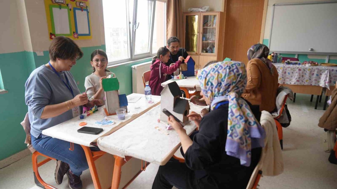 MEB’in ’Ailemle Eğitim Yolculuğum’ projesiyle veliler ve öğrenciler atölyede buluştu