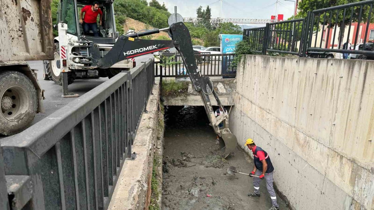 Karabük Belediyesinden dere yataklarında temizlik çalışması