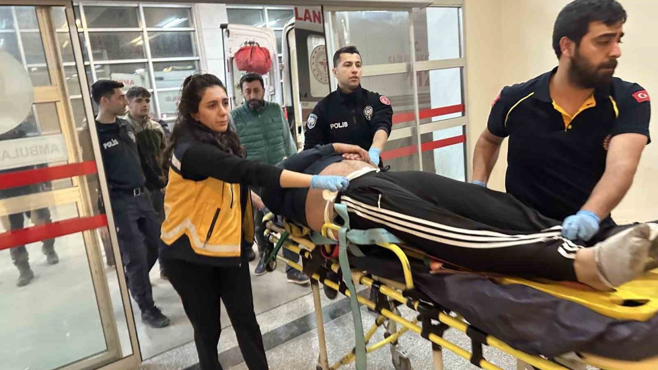 İki otomobil çarpıştı: 1’i ağır 3 yaralı