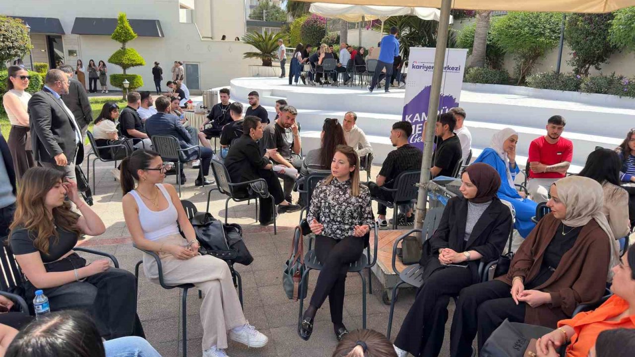 Kariyer Merkezi öğrenciler ile sektör temsilcilerini buluşturdu