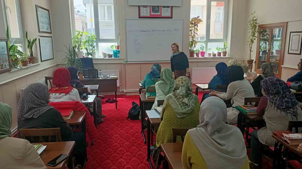 Eskişehir’de ‘Değerlerin Edinilmesinde Ailenin Rolü’ eğitimi verildi